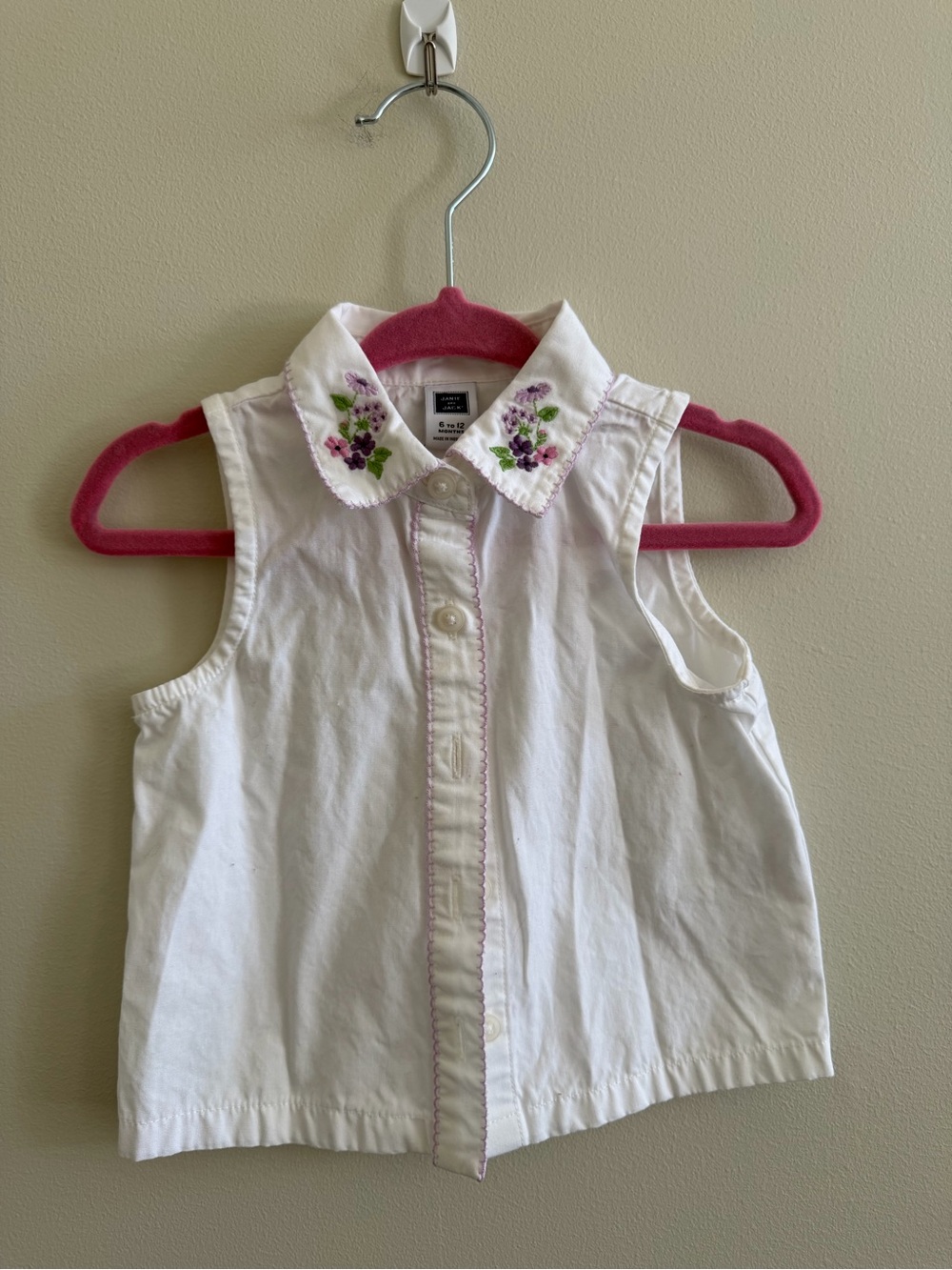 Janie and Jack White Sleeveless Button-Front Top with Purple Floral Collar